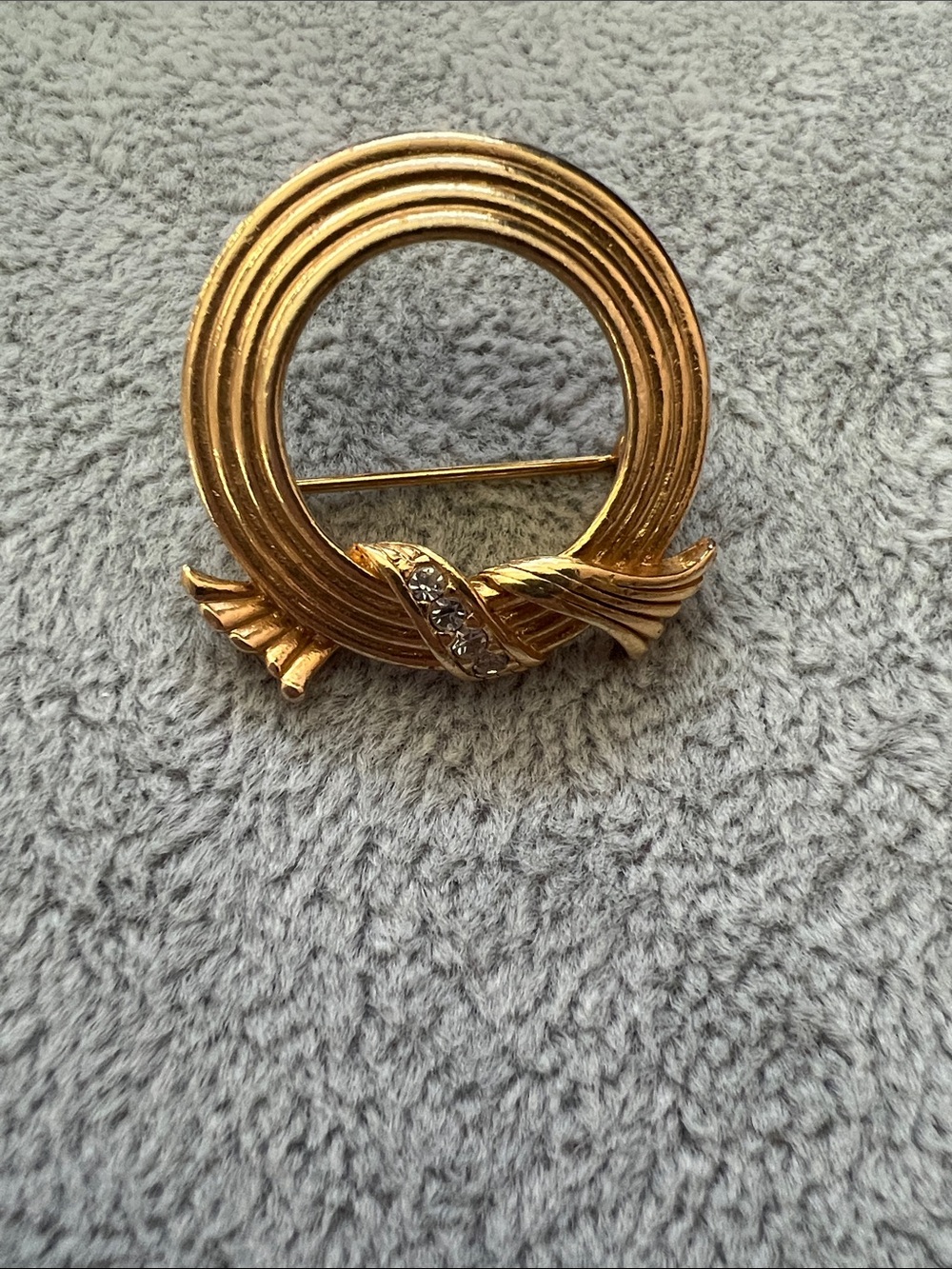 Avon Gold-Tone Circular Wreath Brooch with Ribbon Accent and Clear Crystals